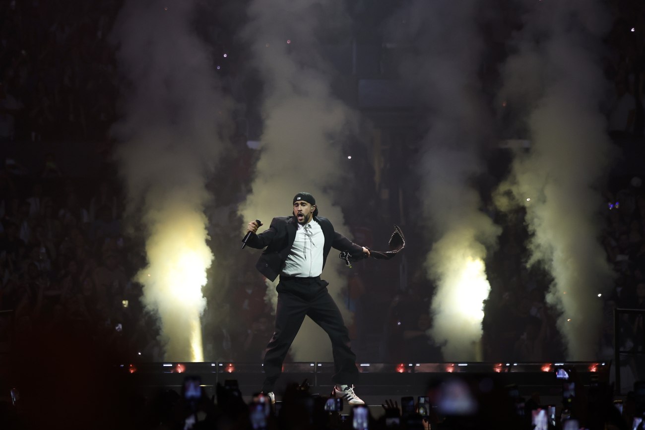 Ο Bad Bunny αποσύρει την περιοδεία του από τις ΗΠΑ λόγω φόβων για τις επιχειρήσεις της ICE