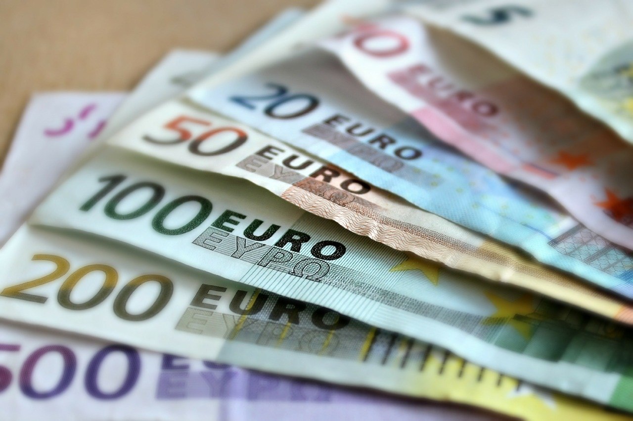 Νέα σχέδια για τα χαρτονομίσματα του ευρώ: Ποιες αλλαγές προγραμματίζονται;