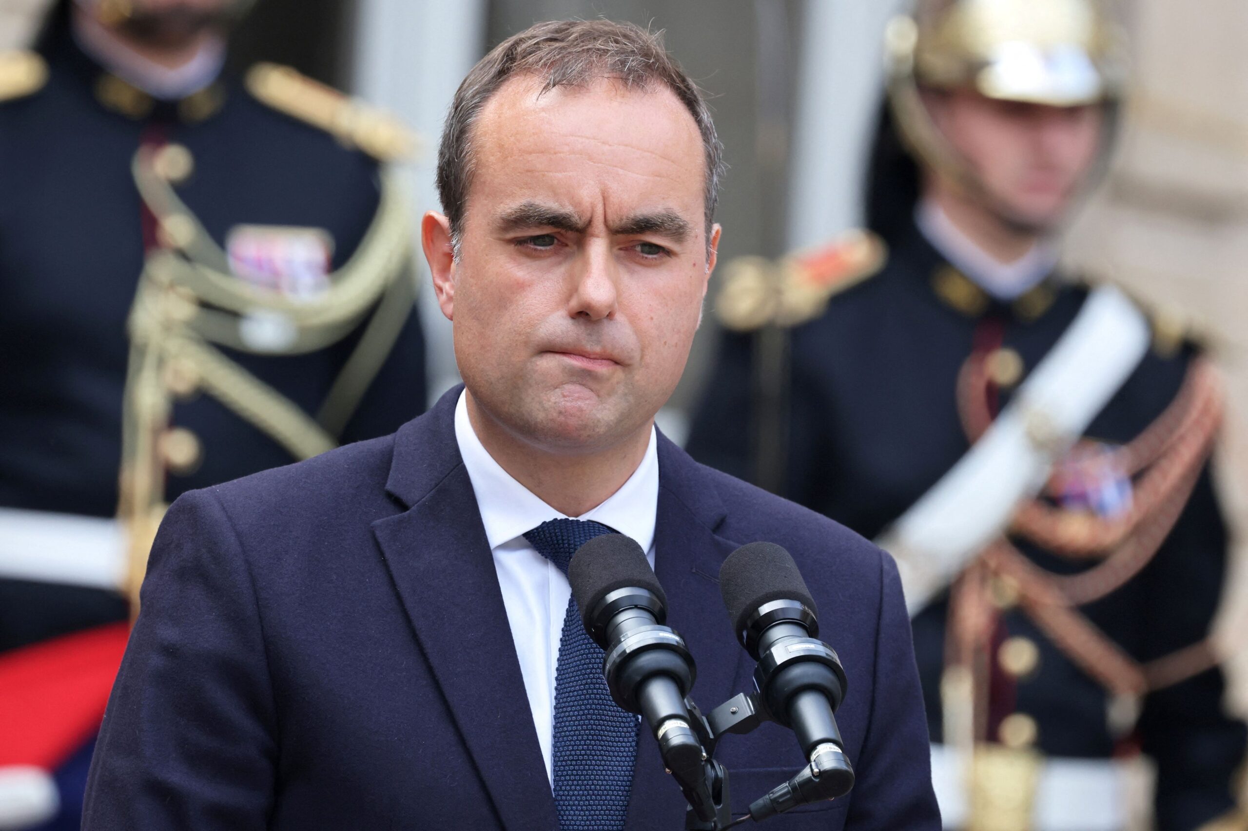 Γαλλία: Ο πρωθυπουργός Λεκορνί υπόσχεται νέα πολιτική προσέγγιση με στόχο τη συναίνεση