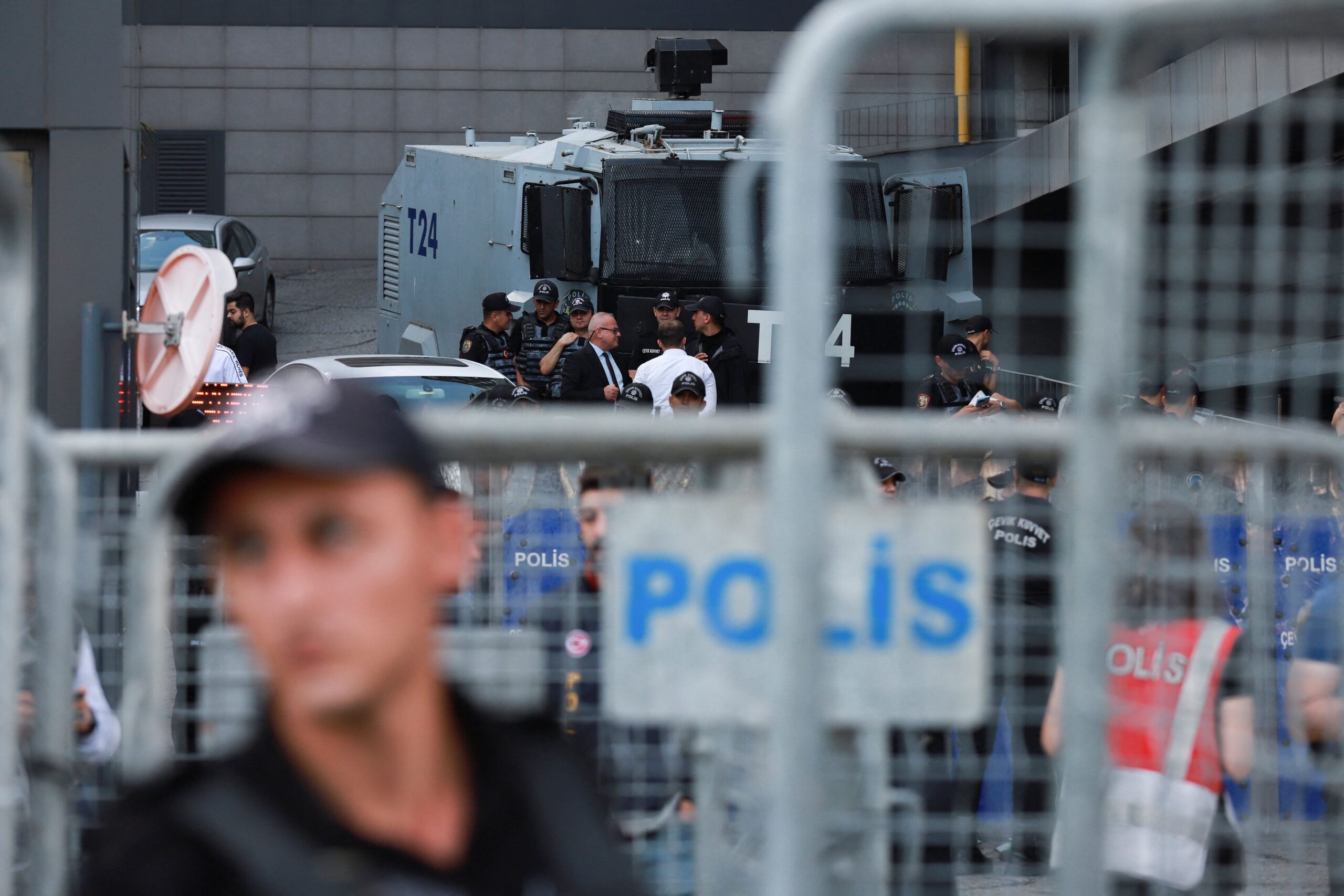 Τουρκία: Νέο κύμα συλλήψεων για διαφθορά, ανάμεσα στους συλληφθέντες στελέχη της αντιπολίτευσης