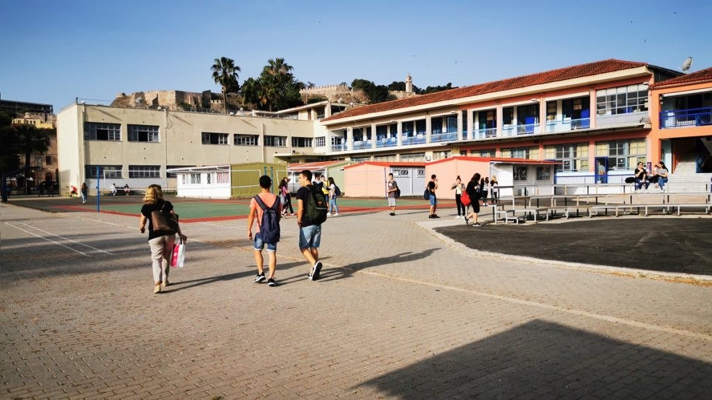 Σχολεία: Απουσίες, απαλλαγές και κανόνες χρήσης κινητών τηλεφώνων για τη νέα σχολική χρονιά