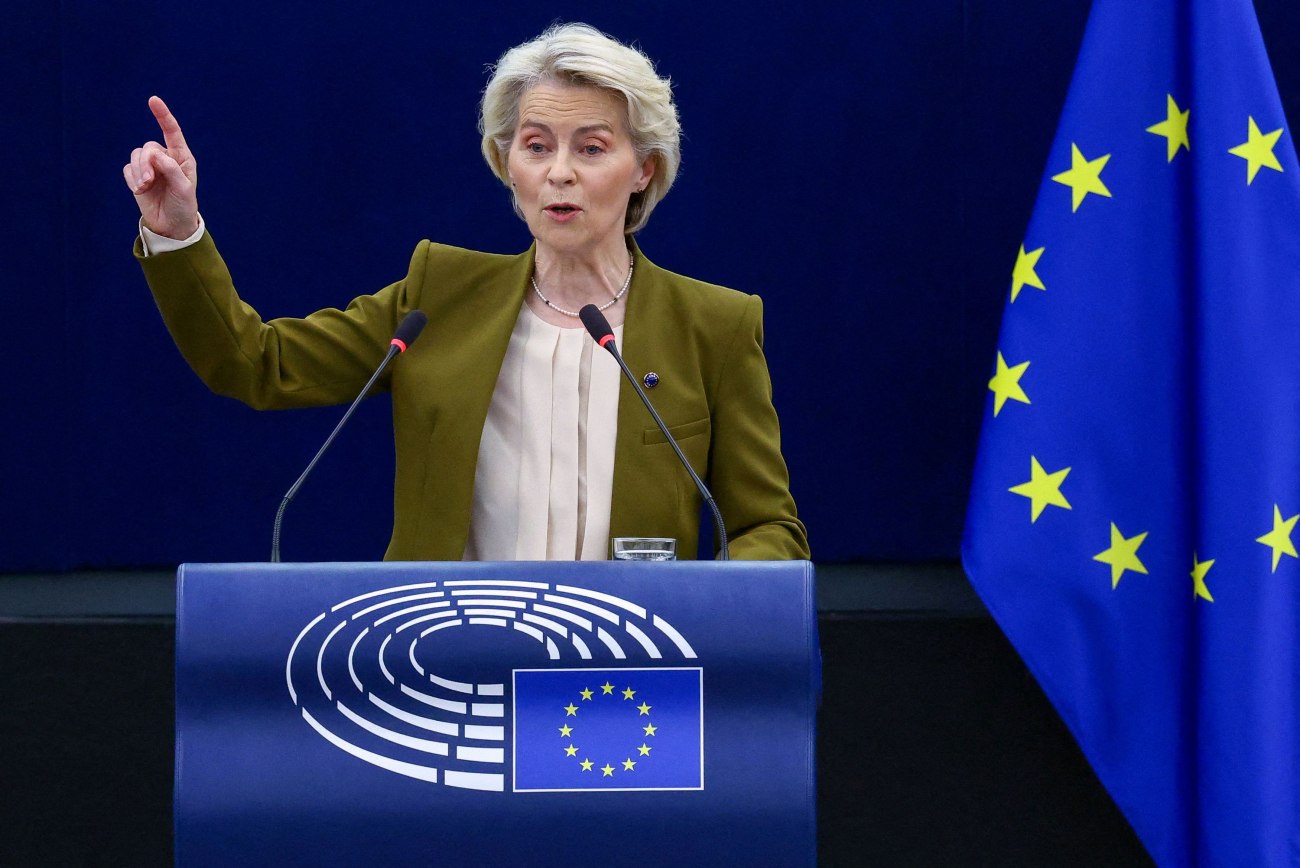 Η Ούρσουλα φον ντερ Λάιεν θα υπερασπιστεί την Κομισιόν στην Ολομέλεια του Ευρωκοινοβουλίου τον Οκτώβριο