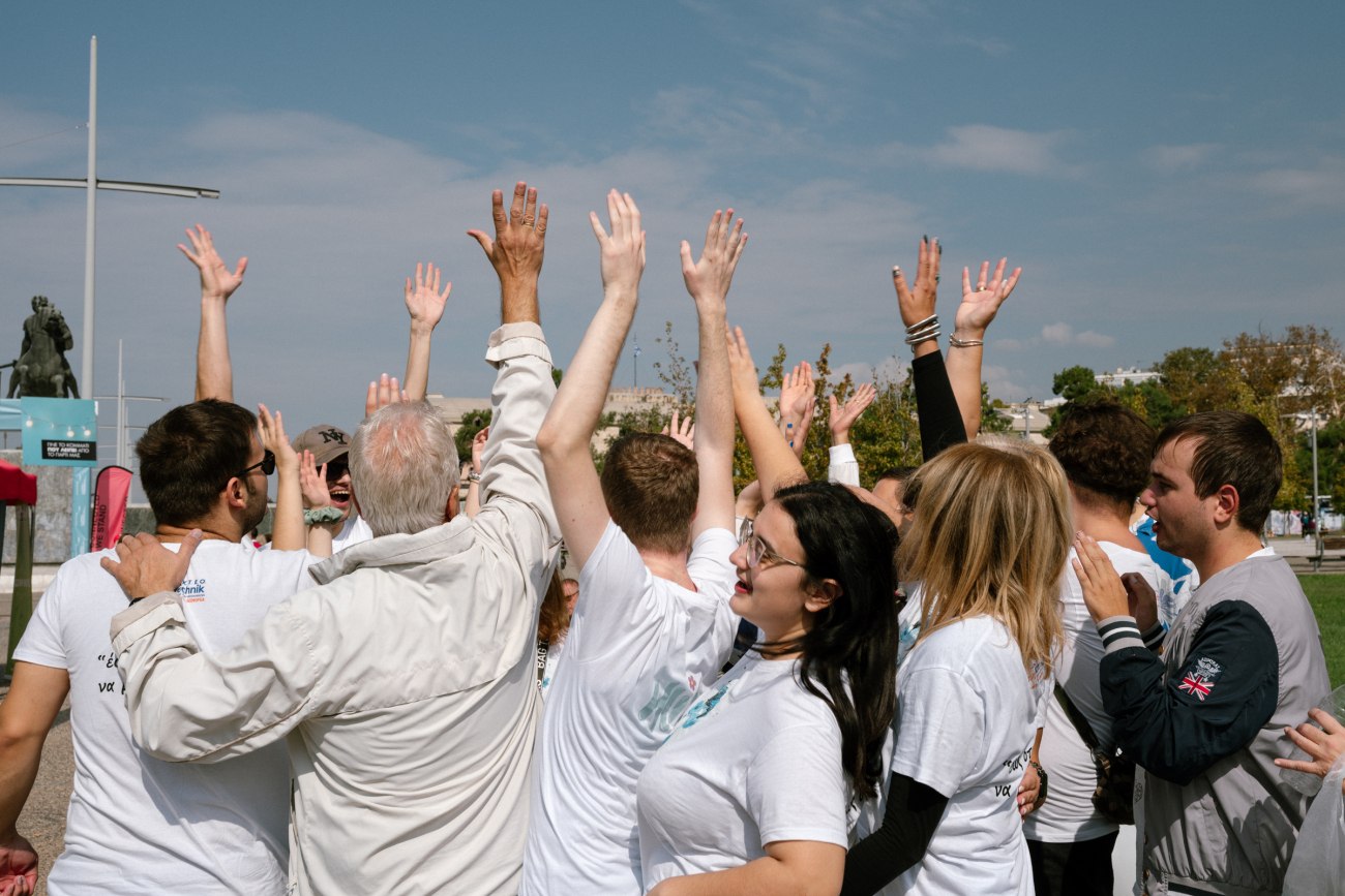 Συνδεόμαστε με το Φεστιβάλ Connected We Stand 2025: Συναυλίες, αθλητικά δρώμενα και δράσεις σε μια μεγάλη γιορτή του εθελοντισμού