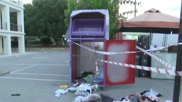 Γλυφάδα: Έρευνες σε εξέλιξη για τον άνδρα που βρέθηκε νεκρός σε κάδο ανακύκλωσης ρούχων