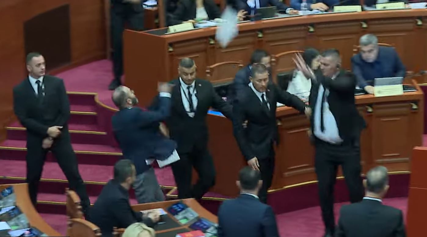 Χάος στη Βουλή της Αλβανίας: Αντιπαραθέσεις για την υπουργοποίηση της Ντιέλα