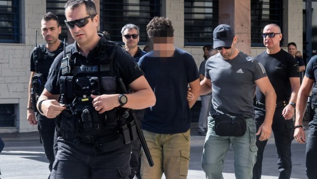 Φωτιά στην Πάτρα: Η ιστορία δύο νεαρών εθελοντών μετά την αποφυλάκισή τους