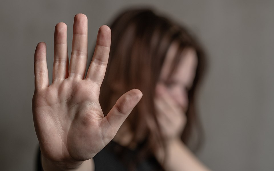 Κρήτη: Νέα ενδοοικογενειακή βία – Πατέρας επιτέθηκε στην κόρη του στο Ηράκλειο