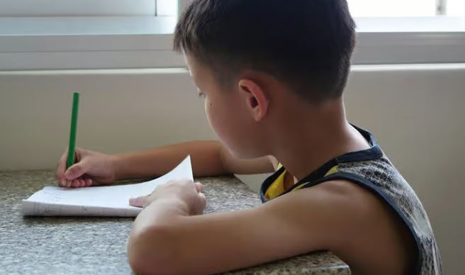 Κίνα: 11χρονος μαθητής νοσηλεύθηκε έπειτα από 14 ώρες συνεχούς μελέτης