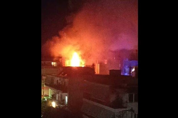Πρέβεζα: Σοβαρή φωτιά σε διαμέρισμα λόγω έκρηξης φιάλης υγραερίου – Εκκενώθηκε η πολυκατοικία