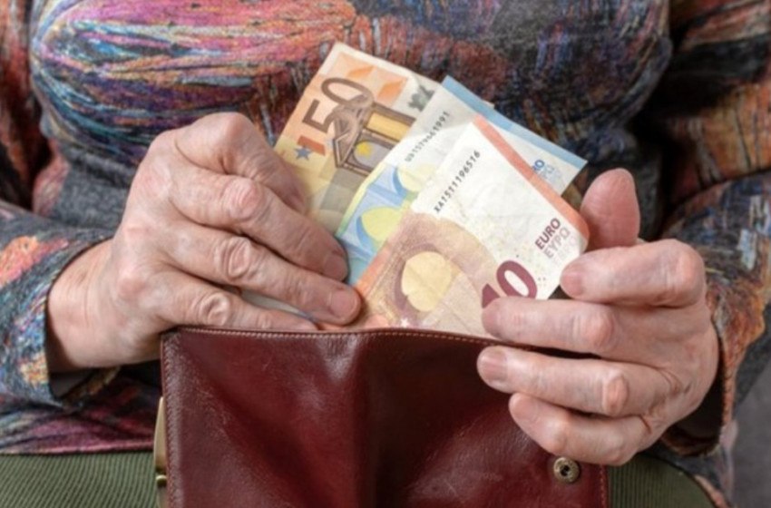 Συντάξεις χηρείας: Αναβολή περικοπών και τρία εναλλακτικά σχέδια