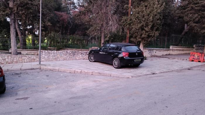 Αυστηρές ποινές και πρόστιμα έως 2.000 ευρώ για παράνομη στάθμευση με τον νέο ΚΟΚ