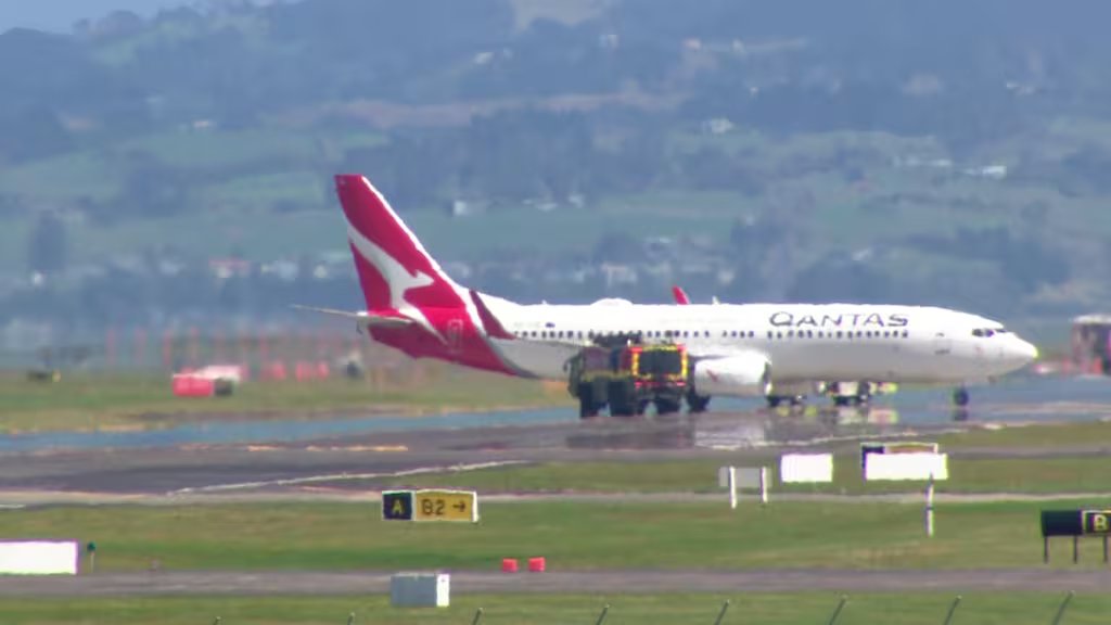 Αναγκαστική προσγείωση αεροσκάφους της Qantas λόγω καπνού στον χώρο αποσκευών