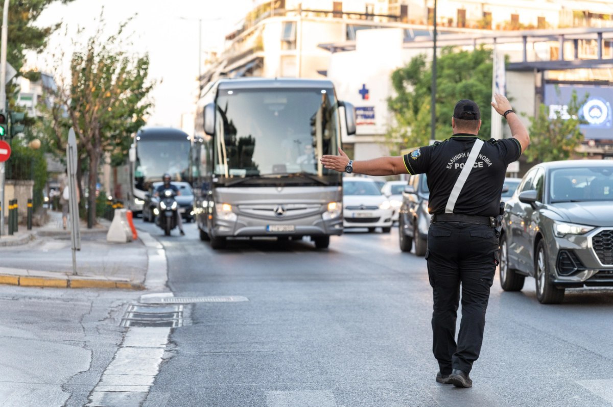 600 λεωφορεία για 2.000 σχολικά δρομολόγια: Η τουριστική εκμετάλλευση σε βάρος της εκπαίδευσης και οι τακτικές των πρακτόρων
