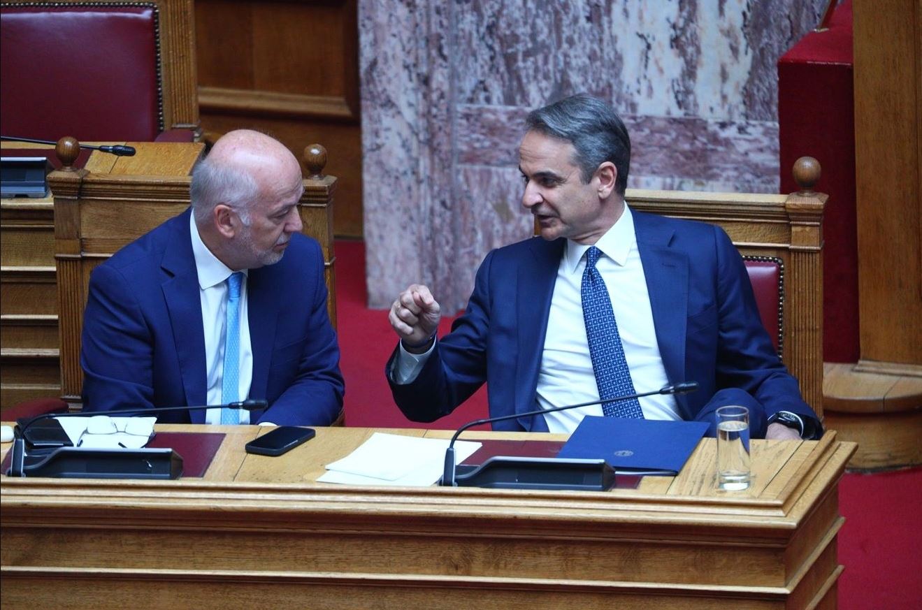 Τέμπη: Η κυβέρνηση επικαλείται τη διάκριση των εξουσιών όταν την εξυπηρετεί