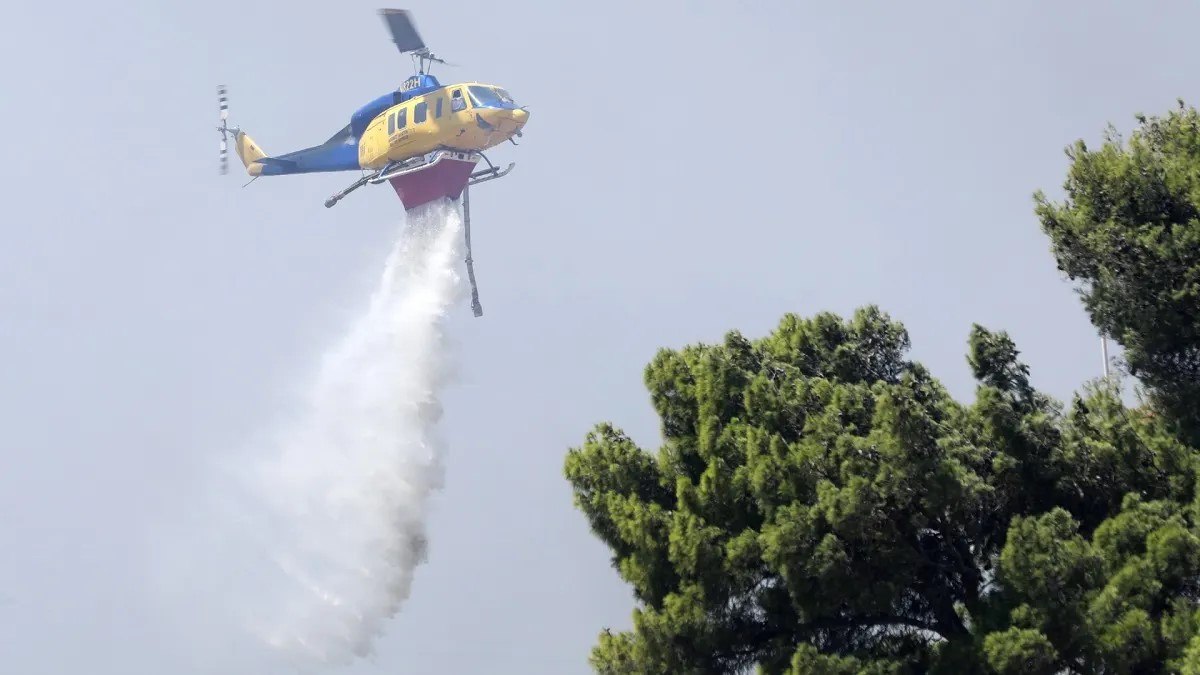 Φωτιά σε δασική έκταση στο Εξαμίλι Θεσσαλονίκης – Ενισχύθηκαν οι δυνάμεις με δύο ελικόπτερα