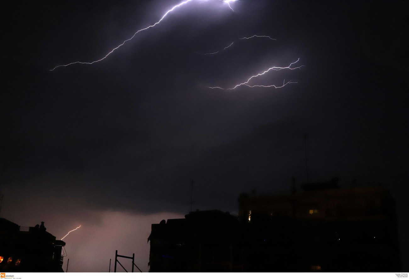 Live η πορεία της κακοκαιρίας: Έκτακτο δελτίο και προειδοποιήσεις από το 112