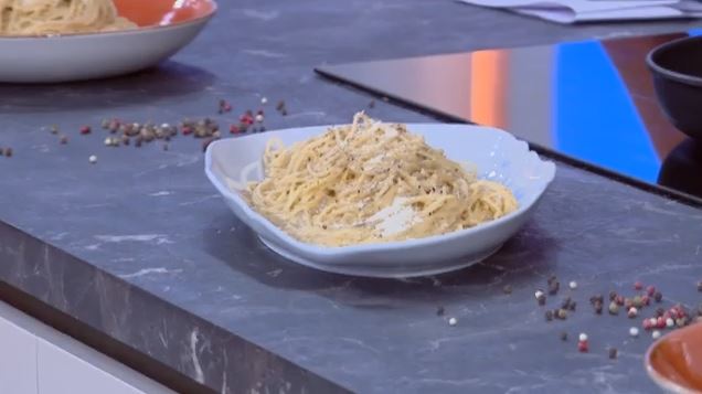 Εύκολη συνταγή για σπαγγέτι cacio e pepe