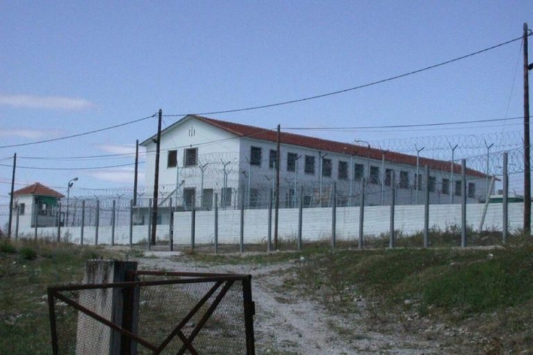 Επεισόδια στις φυλακές Κασσαβέτειας: Κρατούμενοι επιτίθενται στους φρουρούς και προκαλούν φωτιές