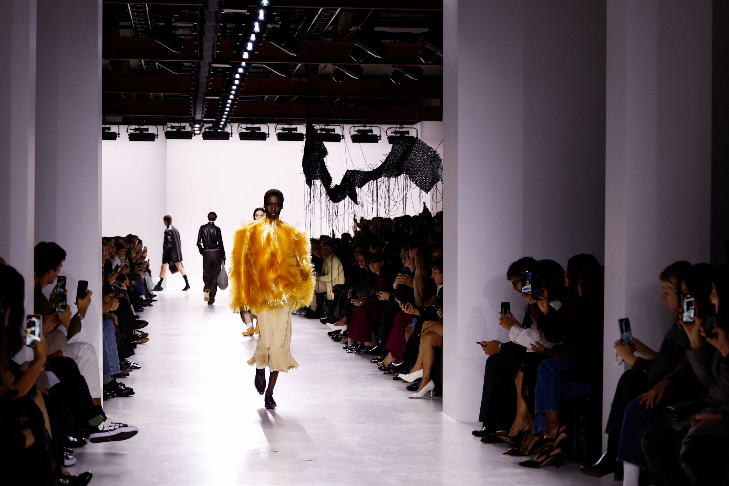 Το ντεμπούτο της Louise Trotter στη Bottega Veneta: Ένα κουτί γεμάτο δημιουργικότητα