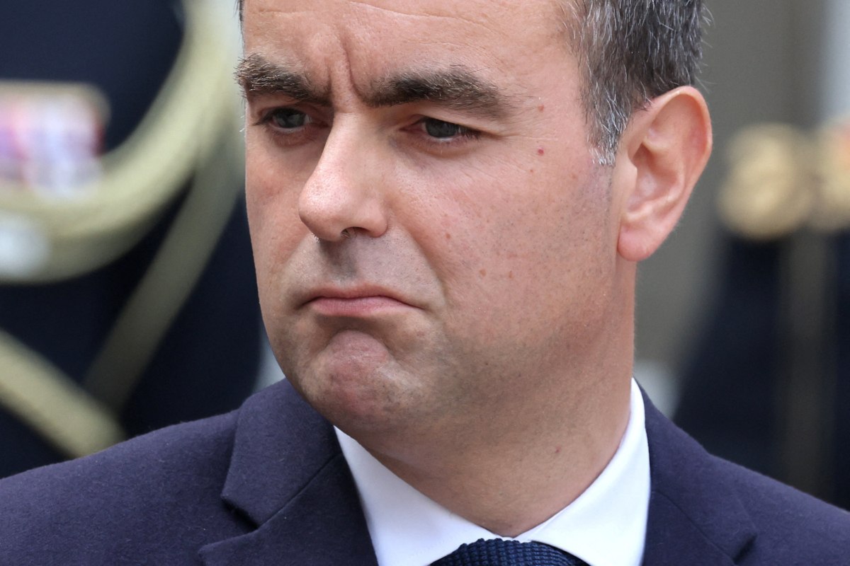 Ο Σεμπαστιάν Λεκορνί απομακρύνεται από τους πολιτικούς του συμμάχους