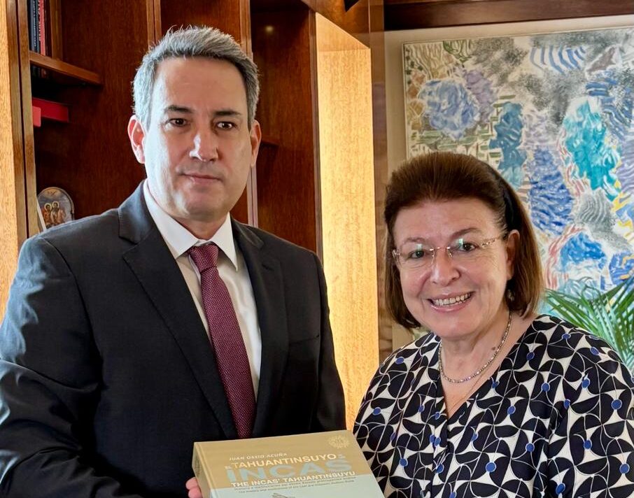 Λίνα Μενδώνη: Συνάντηση εργασίας με τον Πρέσβη του Περού στην Αθήνα Arturo Javier Arciniega Calderon