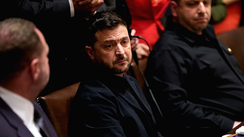 Ο Βολοντίμιρ Ζελένσκι δηλώνει έτοιμος να συμμετάσχει στη συνάντηση με Ντόναλντ Τραμπ και Βλαντίμιρ Πούτιν στη Βουδαπέστη