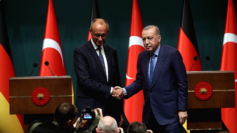 Συνάντηση Μερτς-Ερντογάν: Κυρίαρχα θέματα η αμυντική συνεργασία και τα ευρωτουρκικά, διαφώνησαν για Ισραήλ