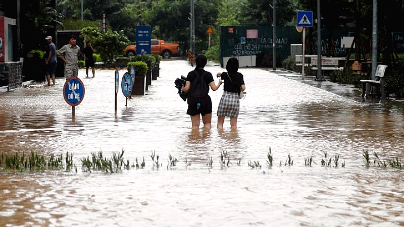 Δραματική κατάσταση στο Βιετνάμ: Τουλάχιστον τέσσερις νεκροί από πλημμύρες και έντονες βροχοπτώσεις