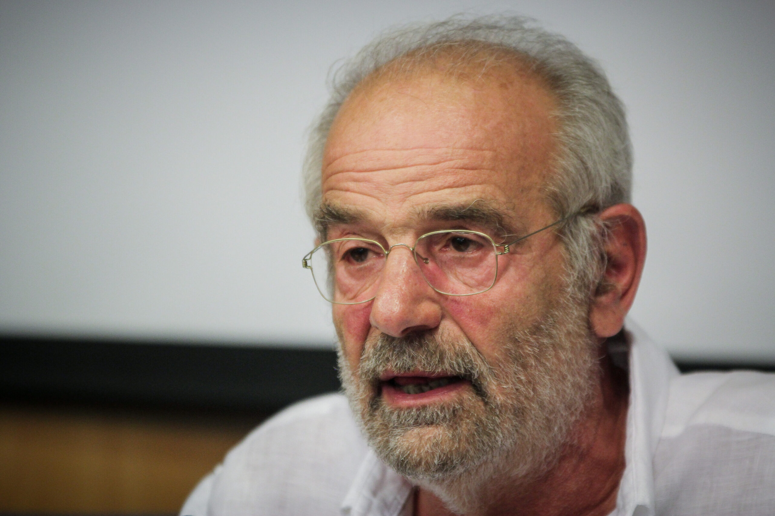 Αλαβάνος για Τσίπρα: «Θα έπρεπε να γονατίσει μπροστά σε ένα δεσπότη και να ζητήσει συγγνώμη για όσα έκανε σε βάρος της Ελλάδας»