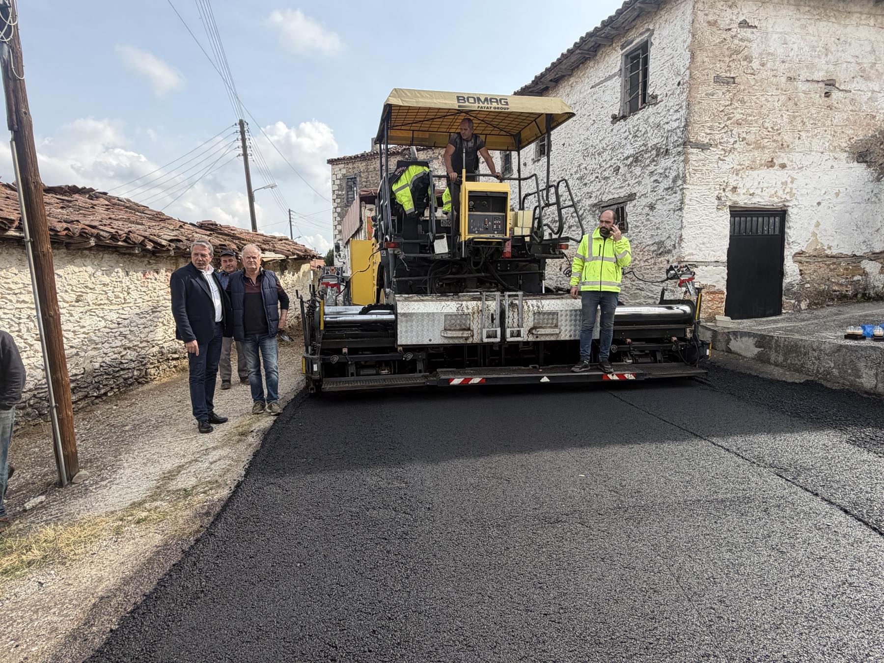 Συνεχίζονται οι ασφαλτοστρώσεις σε χωριά του Δήμου Πολυγύρου