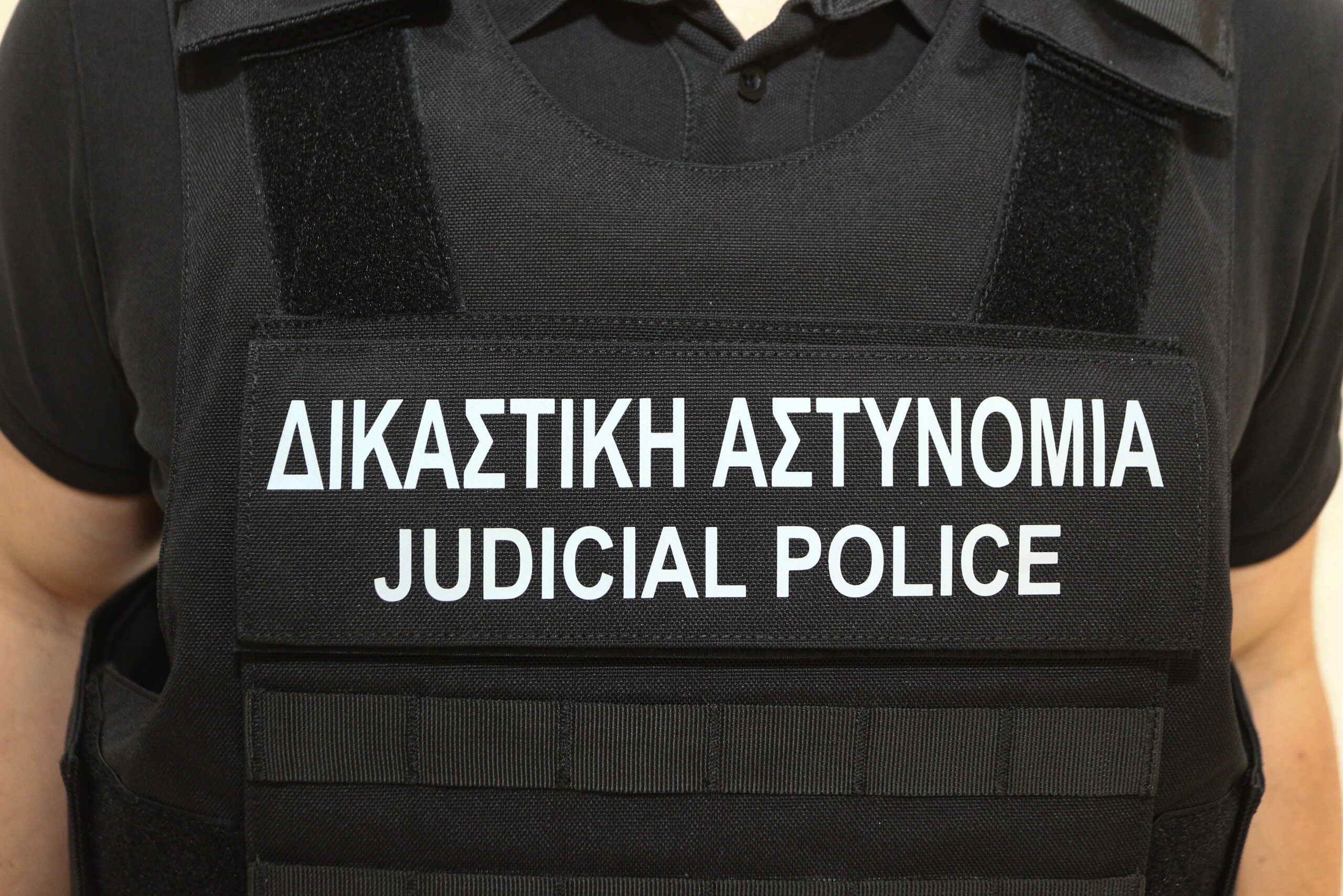 Δικαστικοί αστυνομικοί συνέλαβαν γυναίκα που έκανε χρήση ναρκωτικών μέσα στην Ευελπίδων