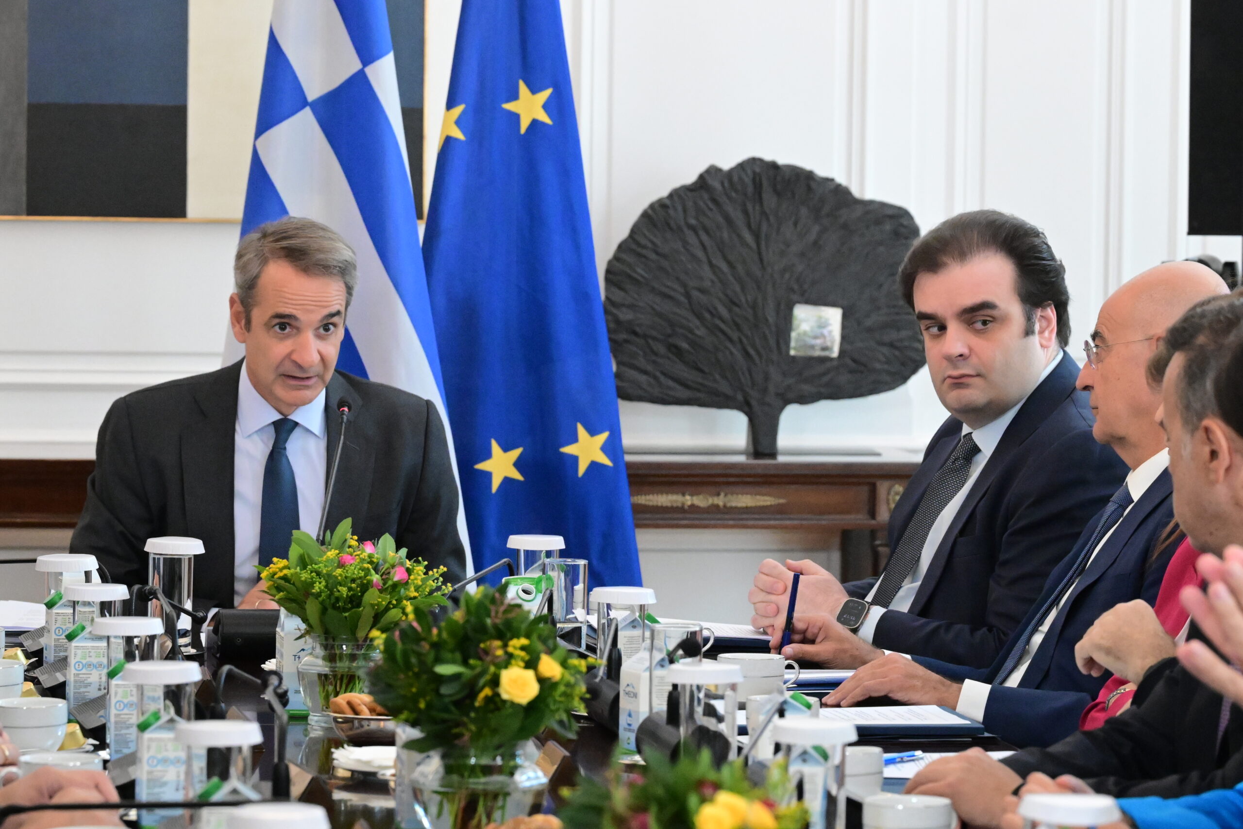 Η «εικόνα» των δημοσκοπήσεων μετά τη ΔΕΘ και η «μάχη» κατά της ακρίβειας