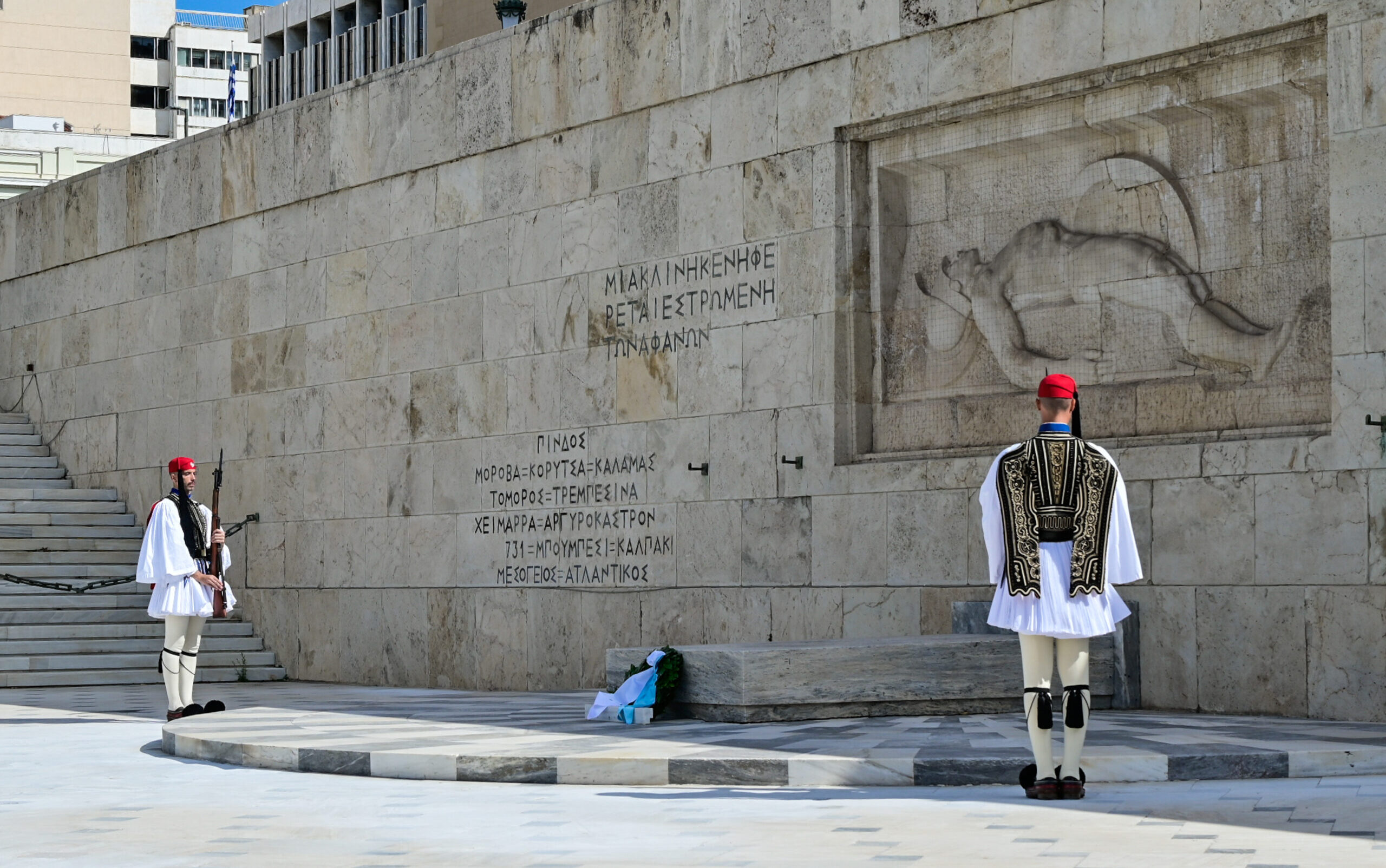 Άγνωστος Στρατιώτης: Εκκωφαντική σιωπή από το ΥΠΕΘΑ – Πότε αναμένεται η τροπολογία, η αιχμή Τασούλα προς Μητσοτάκη