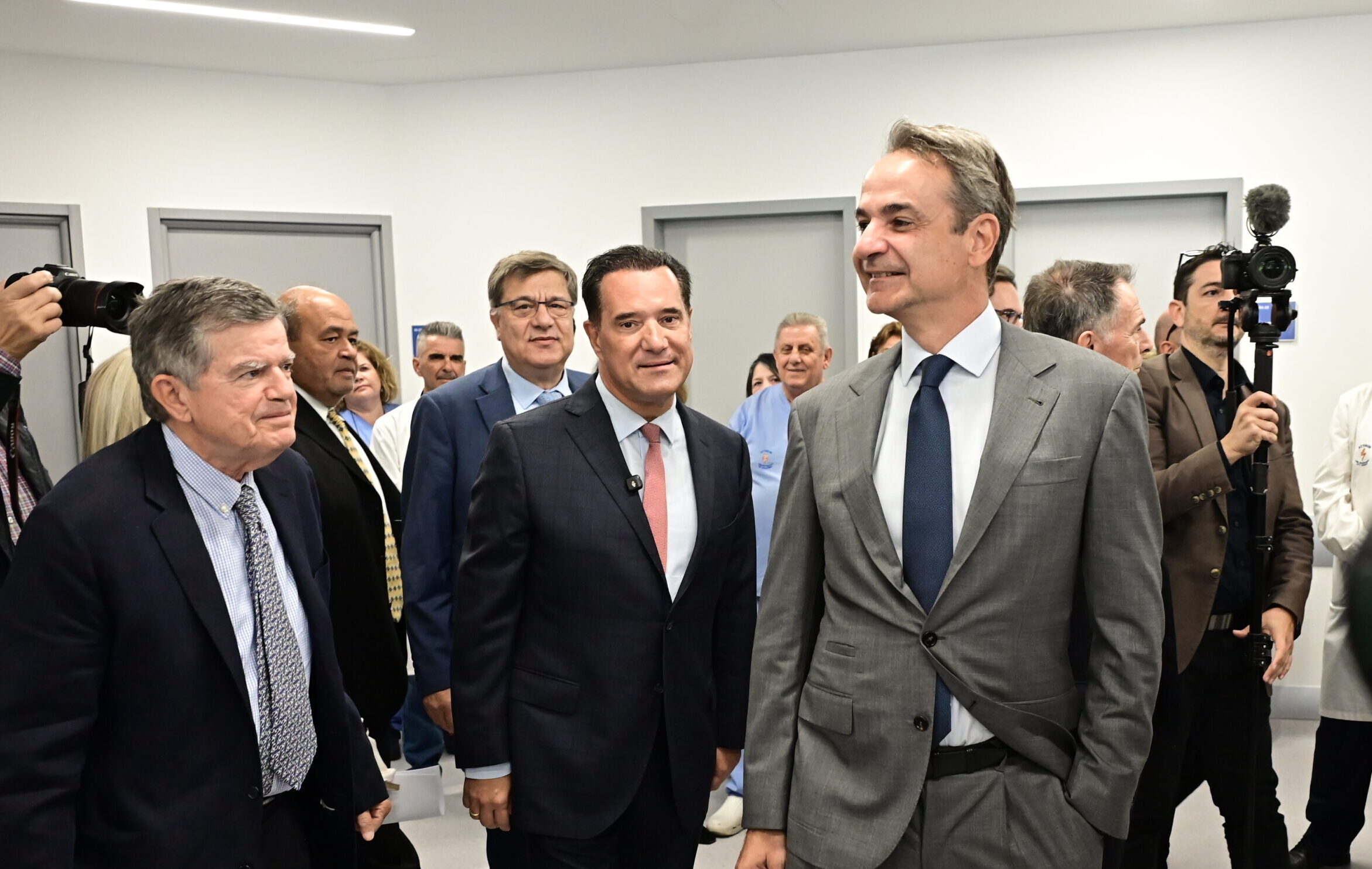 Μητσοτάκης στο «Αττικόν»: Δεν είναι σκοπός να επενδύουμε μόνο σε υποδομές που ζηλεύουν σε άλλες χώρες, αλλά και στους γιατρούς μας