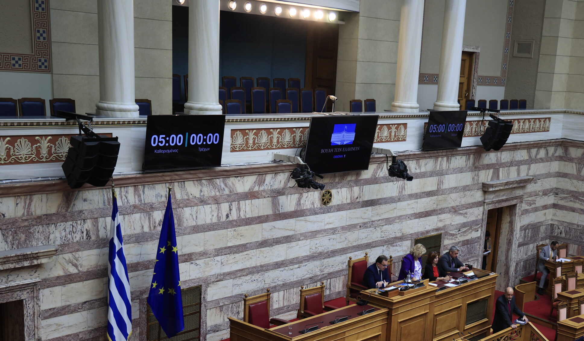 Βουλή: Πέρασε ο «χρονοκόφτης» του Κακλαμάνη – Τι προβλέπουν οι τροποποιήσεις στον χρόνο των ομιλιών