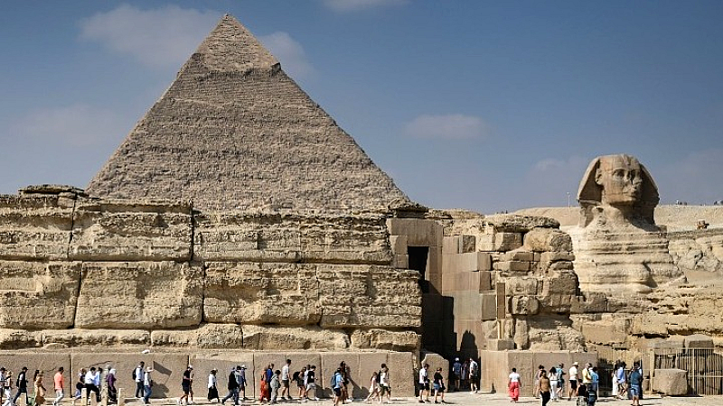 Αίγυπτος: Ελπίδες για αναζωογόνηση της οικονομίας μέσω του νέου μουσείου κοντά στις Πυραμίδες
