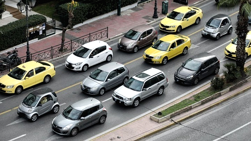 Ανακατασκευή της κυκλοφορίας στη λεωφόρο Βασιλίσσης Αμαλίας μετά την συγκέντρωση αλληλεγγύης