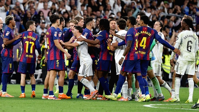 Βενγκέρ: «Το Clasico θύμισε μονομαχία ανδρών και παιδιών»