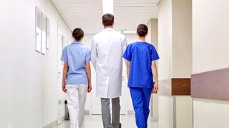 Βουλή: Έκταση των ιδιωτικών δραστηριοτήτων για γιατρούς του ΕΣΥ και παρακολούθηση φαρμακευτικών δαπανών