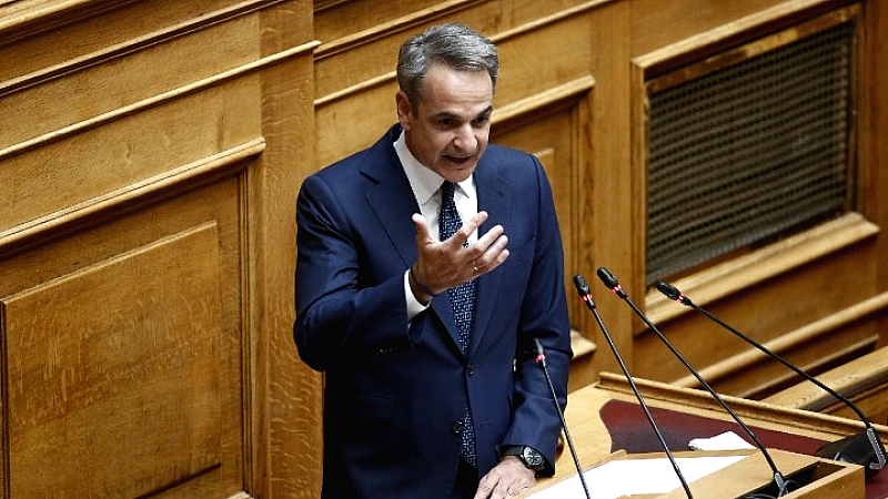 Συζήτηση στη Βουλή για την εξωτερική πολιτική: Ο Κυριάκος Μητσοτάκης απευθύνεται στον Νίκο Ανδρουλάκη
