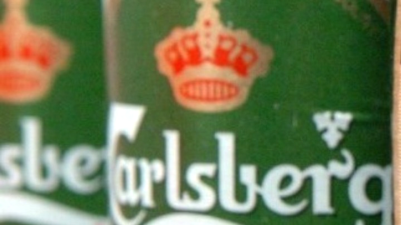 Δανία: Η Carlsberg παρουσιάζει τη μικρότερη μπύρα στον κόσμο για να προωθήσει την υπεύθυνη κατανάλωση