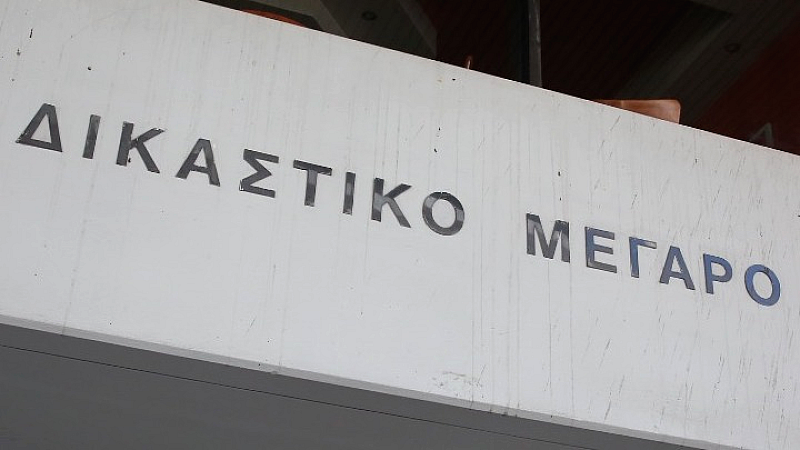 Κατηγορίες για απόπειρα ανθρωποκτονίας σε βάρος 50χρονου που ξυλοκόπησε τη σύζυγό του στο Κορωπί