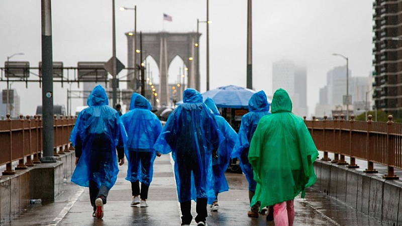 Σφοδρές βροχοπτώσεις στη Νέα Υόρκη: Δύο θάνατοι και προβλήματα στις πτήσεις