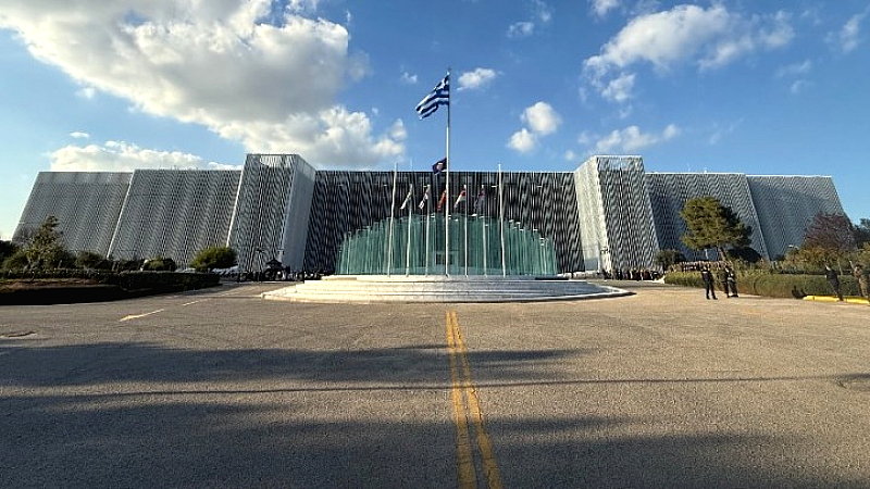 Εγκαίνια βιοκλιματικής όψης του υπουργείου Εθνικής Άμυνας: Κυριάκος Μητσοτάκης για τον μετασχηματισμό των Ενόπλων Δυνάμεων