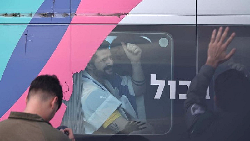 Ενθουσιασμός και δάκρυα στη Ραμάλα με την επιστροφή Παλαιστινίων από το Ισραήλ