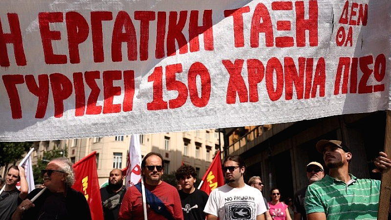 ΓΣΕΕ: Εντυπωσιακή συμμετοχή εργαζομένων στο συλλαλητήριο της πλατείας Κλαυθμώνος