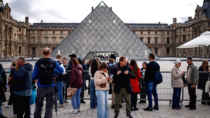Γαλλία: Σύλληψη πέντε νέων υπόπτων για την κλοπή στο Λούβρο