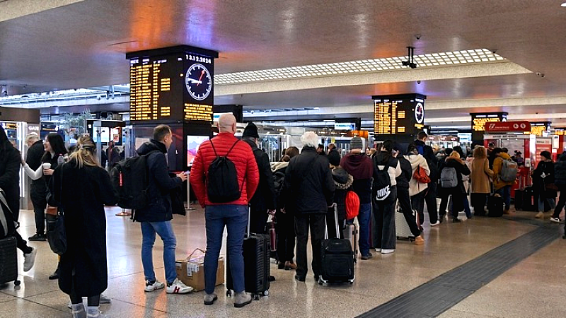Συγκλονιστική γενική απεργία στην Ιταλία από τα συνδικάτα Cgil και Usb σε στήριξη της ανθρωπιστικής αποστολής για τη Γάζα