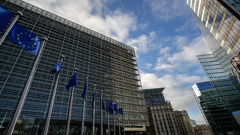 Θετική στάση της Ευρωπαϊκής Επιτροπής για συνάντηση Τραμπ – Πούτιν στη Βουδαπέστη