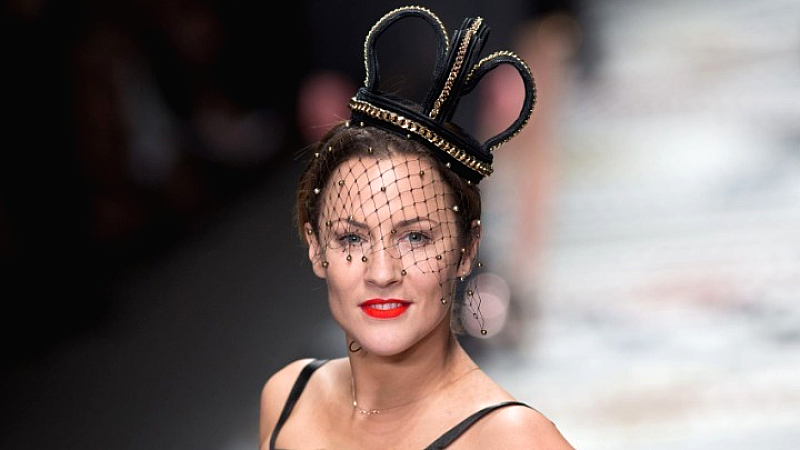 Αναζητώντας την Αλήθεια: Η Μητέρα της Καρολάιν Φλακ Αποκαλύπτει τα Μυστικά σε Νέα Σειρά Ντοκιμαντέρ